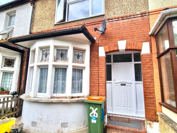 3 Bed Terraced House, Lincoln Road, E13